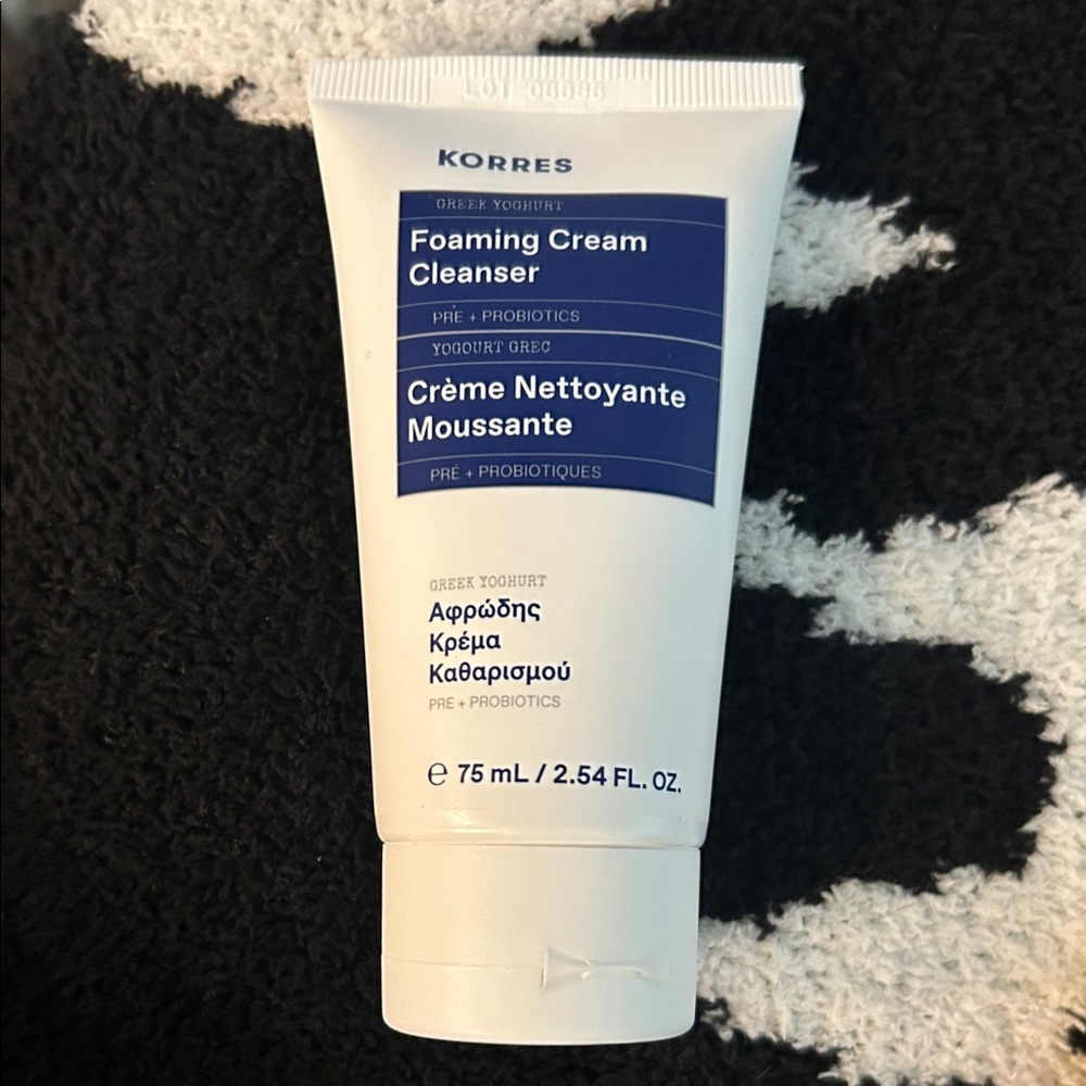 Korres Greek Yogurt Foaming Cream Cleanser - White and Blue